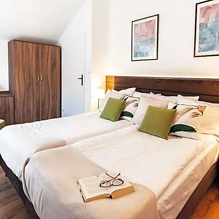 Pelikan - Przy Plazy Lodge *